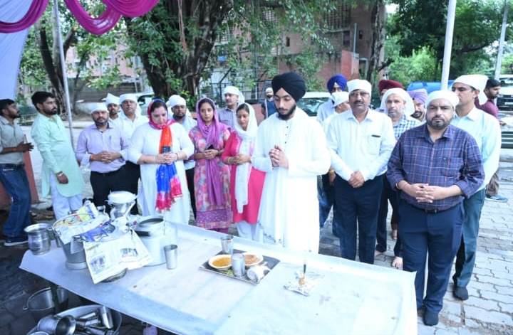 CPDL organized Chhabil and Langar, Director Arun Verma also helped in the service.